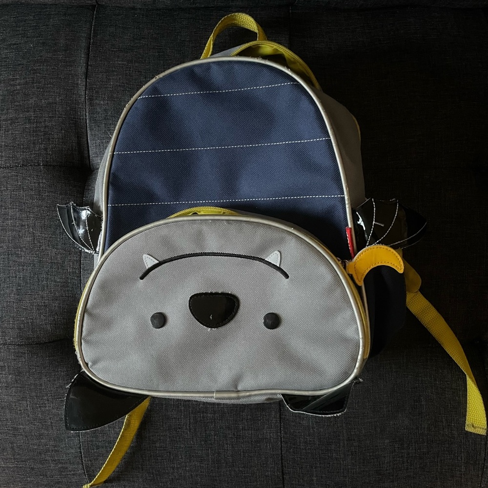🚚Moving Sale🚚SkipHop toddler backpack-Bailey Bat